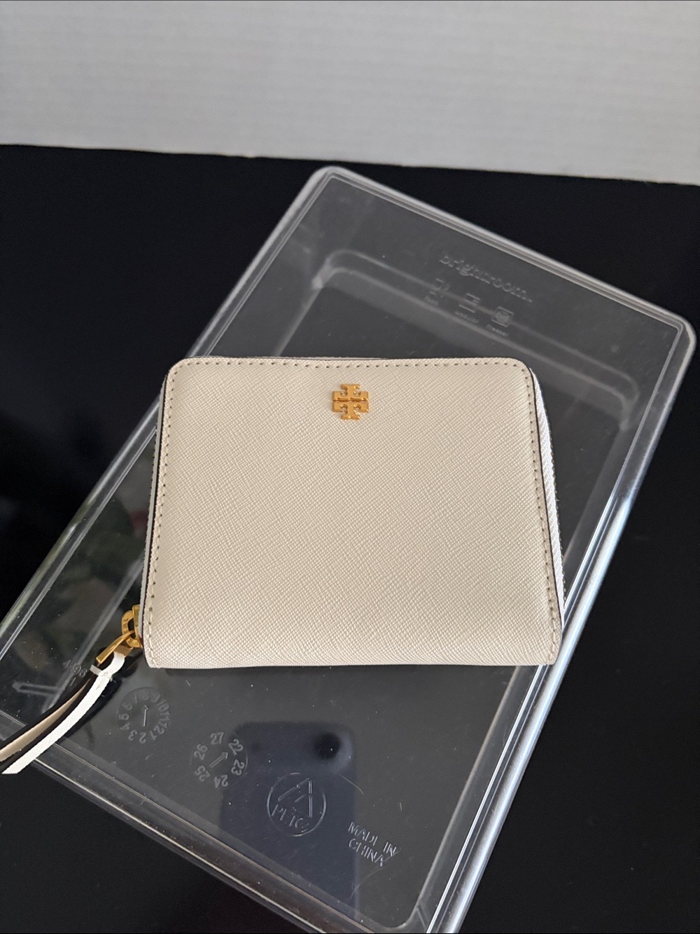 Tory Burch Cream Zip-Around Saffiano Card Wallet with Gold Logo